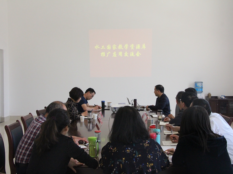 黄河水利职业技术学院水利工程学院与我院教师正在进行交流讨论.JPG 黄河水利职业技术学院水利工程学院与我院教师正在进行交流讨论.JPG