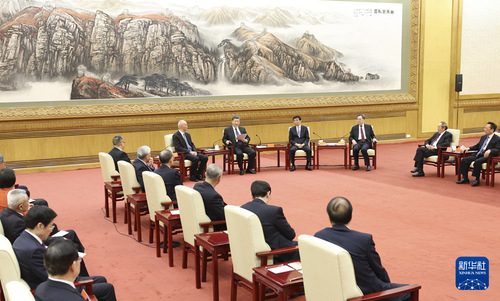 2月7日,习近平、王沪宁、蔡奇、丁薛祥等在北京人民大会堂同党外人士欢聚一堂,共迎佳节。新华社记者 庞兴雷 摄 2月7日,习近平、王沪宁、蔡奇、丁薛祥等在北京人民大会堂同党外人士欢聚一堂,共迎佳节。新华社记者 庞兴雷 摄