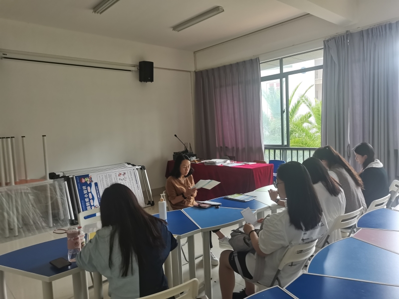 对各二级学院五位老师培训现场.jpg