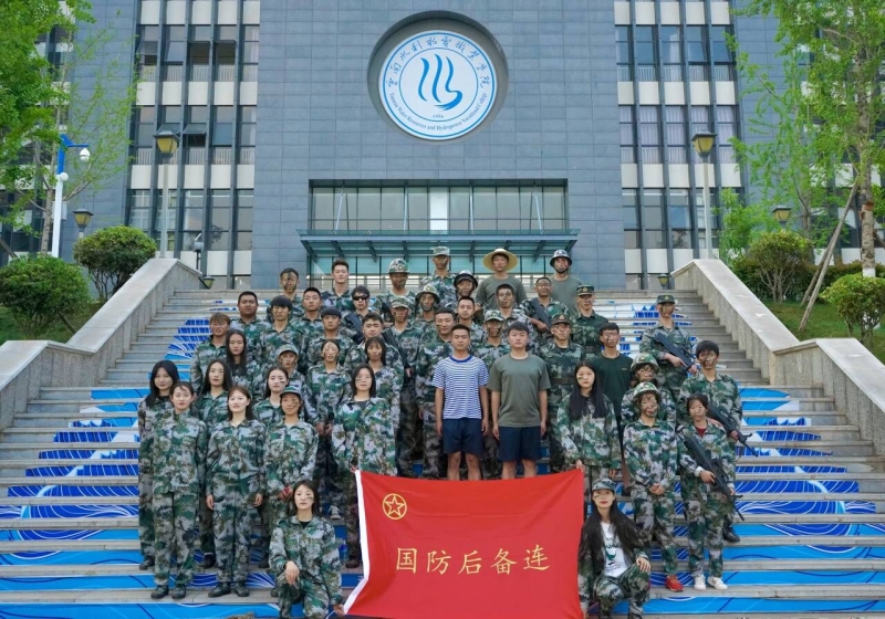 合影.jpg 合影.jpg