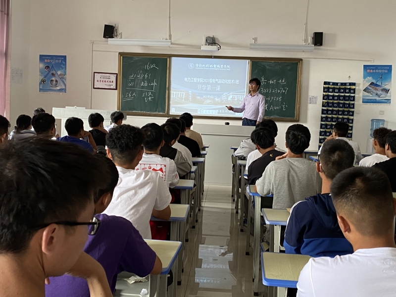 辅导员开展入学教育.jpg 辅导员开展入学教育.jpg