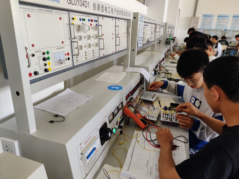 电路实训.jpg 电路实训.jpg