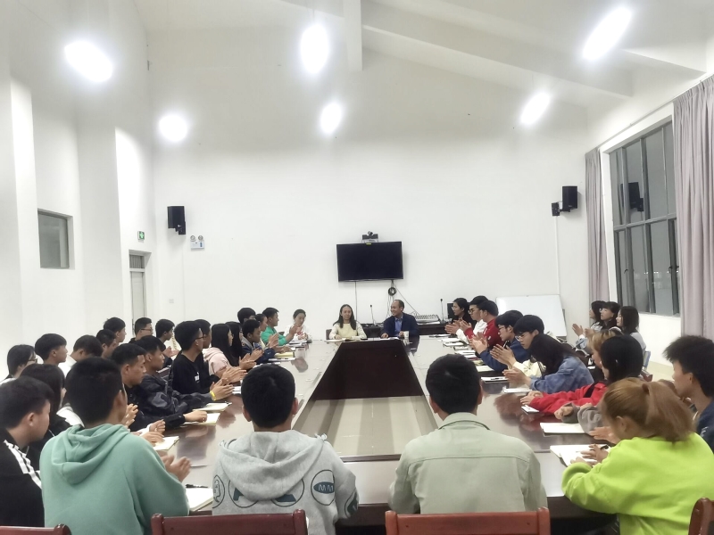 水利工程学院召开学生座谈会1.JPG 水利工程学院召开学生座谈会1.JPG