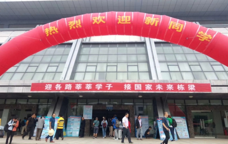 迎新现场.jpg 迎新现场.jpg