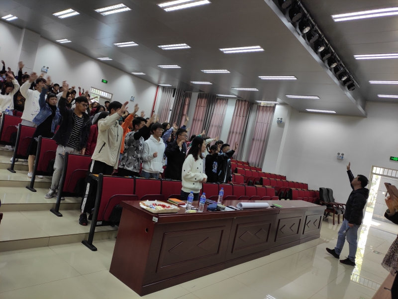 师生同唱禁毒防艾歌曲.jpg 师生同唱禁毒防艾歌曲.jpg