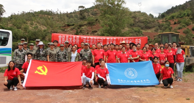 参与活动人员合影.jpg 参与活动人员合影.jpg