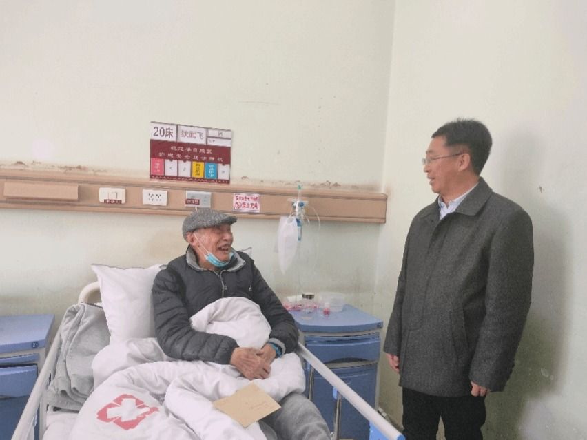 峥嵘岁月育桃李  新春慰问暖人心---我校开展春节走访慰问