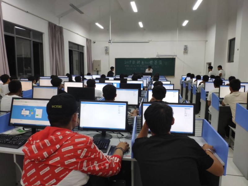 心理普查现场.jpg 心理普查现场.jpg