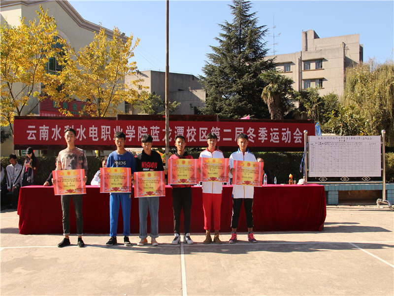 获奖班级代表合影.JPG 获奖班级代表合影.JPG