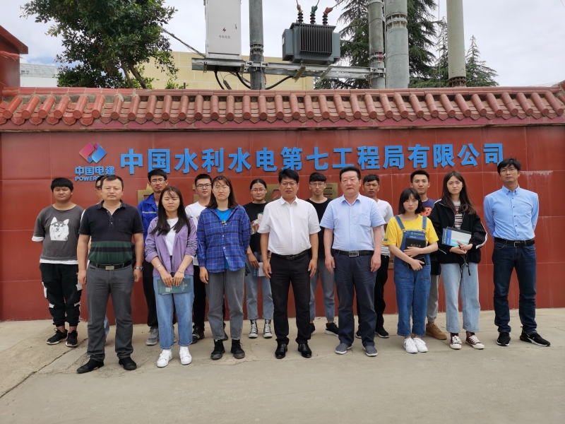 看望顶岗实习学生(二).jpg 看望顶岗实习学生(二).jpg