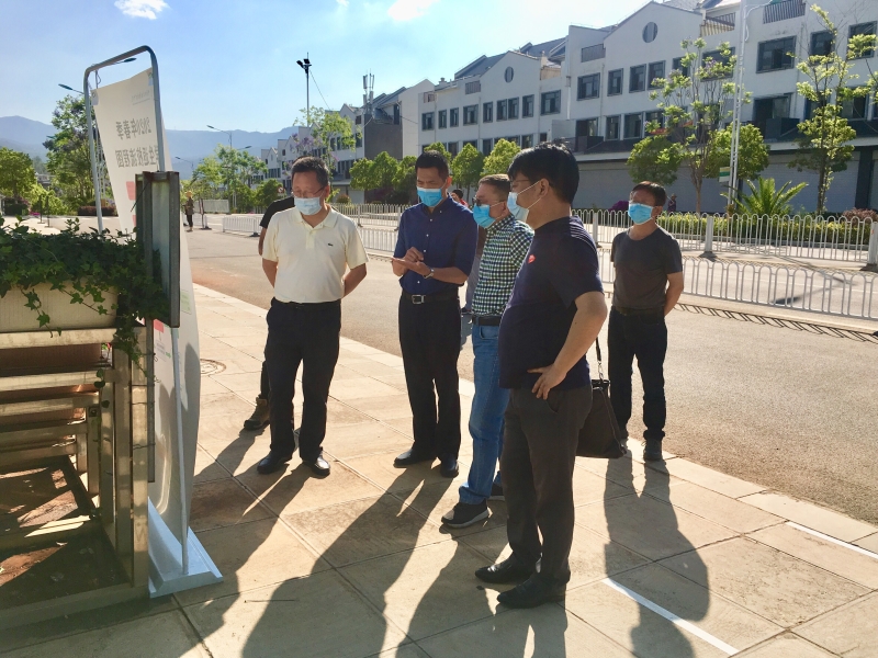 院领导讨论应急演练流程.jpg 院领导讨论应急演练流程.jpg