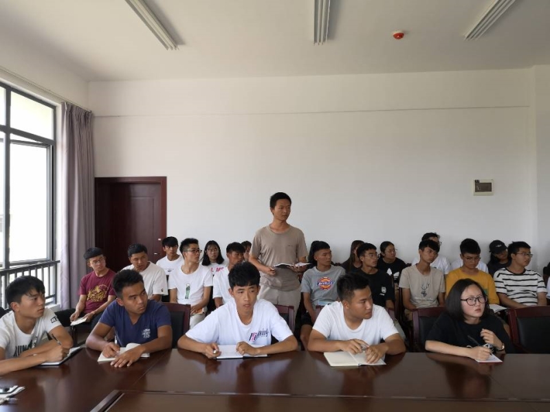 学生代表发言2.jpg 学生代表发言2.jpg