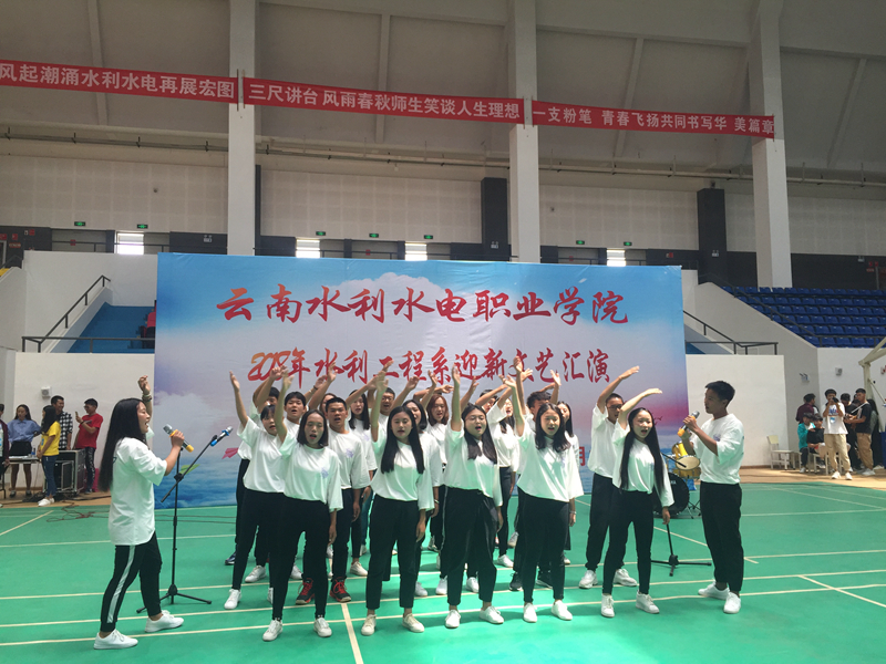 小合唱《追光者》.jpg 小合唱《追光者》.jpg