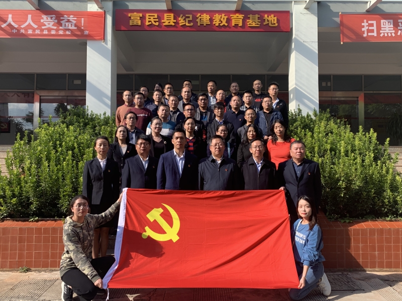 参观教育基地的全体同志合影.jpg 参观教育基地的全体同志合影.jpg