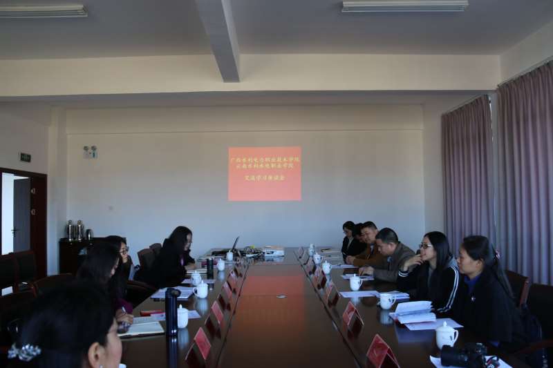 座谈会现场.JPG 座谈会现场.JPG