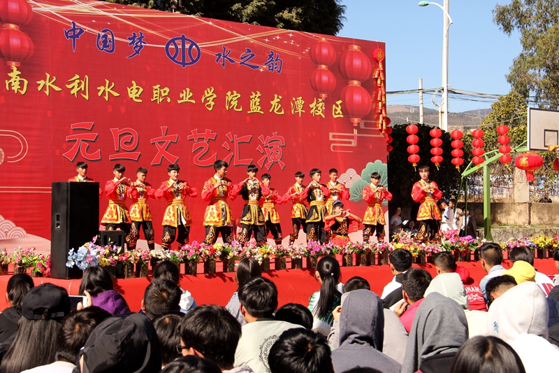 维族舞蹈《巴郎仔》.JPG 维族舞蹈《巴郎仔》.JPG